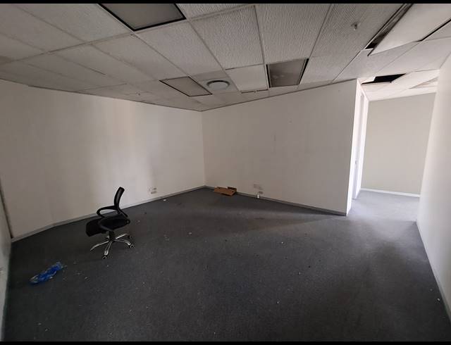 155M² OFFICE TO LET IN DUNKELD WEST